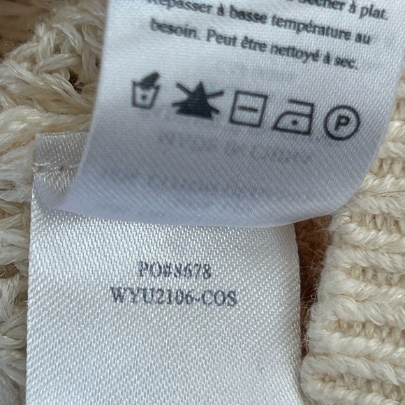 Faherty Miramar V-Neck Sweater 
Coconut Cottage Stripe 
Size XS 
Linen Blend - Picture 3 of 9